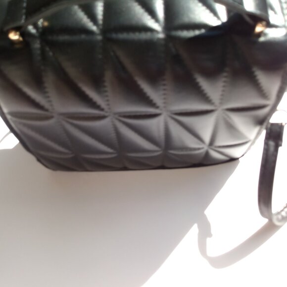 ๐ค Black Crossbody Bag โ Sleek & Versatile ๐ค - Picture 2 of 4